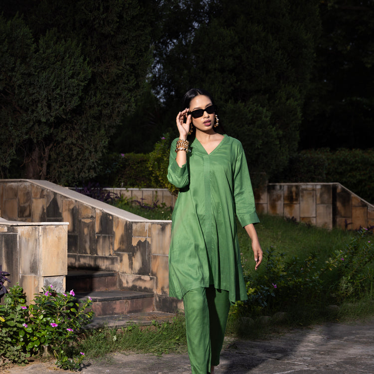 Eri Silk Ahimsa Silk Clothing for Women that is green in colour, made with real silk, Kurta Pyjama set that is for occasions and everyday wear. Wearing rich Indian fabrics that support artisans and are sustainable and good for the environment, cause minimal waste and are made with organic practices. Cruelty free silk.